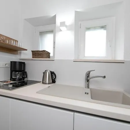 Villa Ruza At Punta Rata Beach, Apartment Romance * Brela