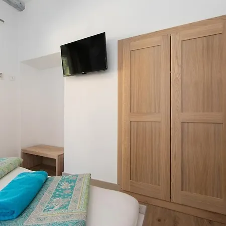 Villa Ruza At Punta Rata Beach, Apartment Romance Apartman