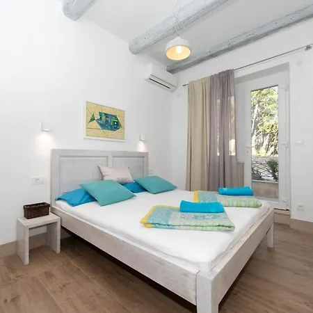 Villa Ruza At Punta Rata Beach, Apartment Romance