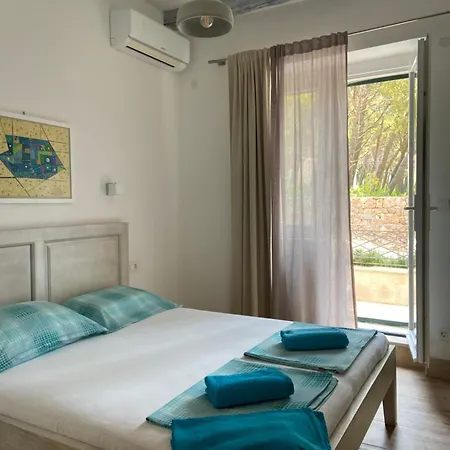 Apartman Ruza At Punta Rata Beach, Romance